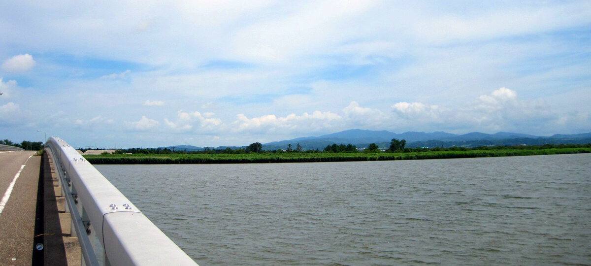 河北潟（才田大橋付近）
