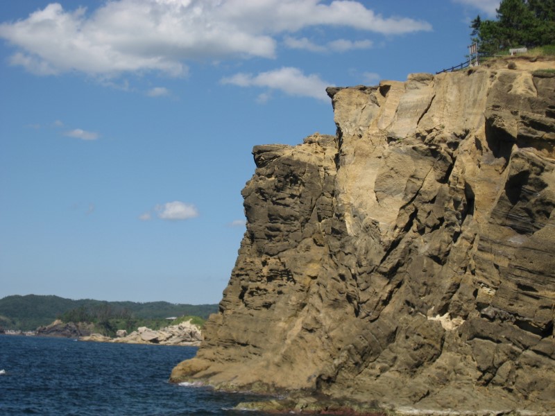 断崖絶壁屋 ドキドキする本屋。断崖絶壁にオープンした書店が人気スポットに（中国