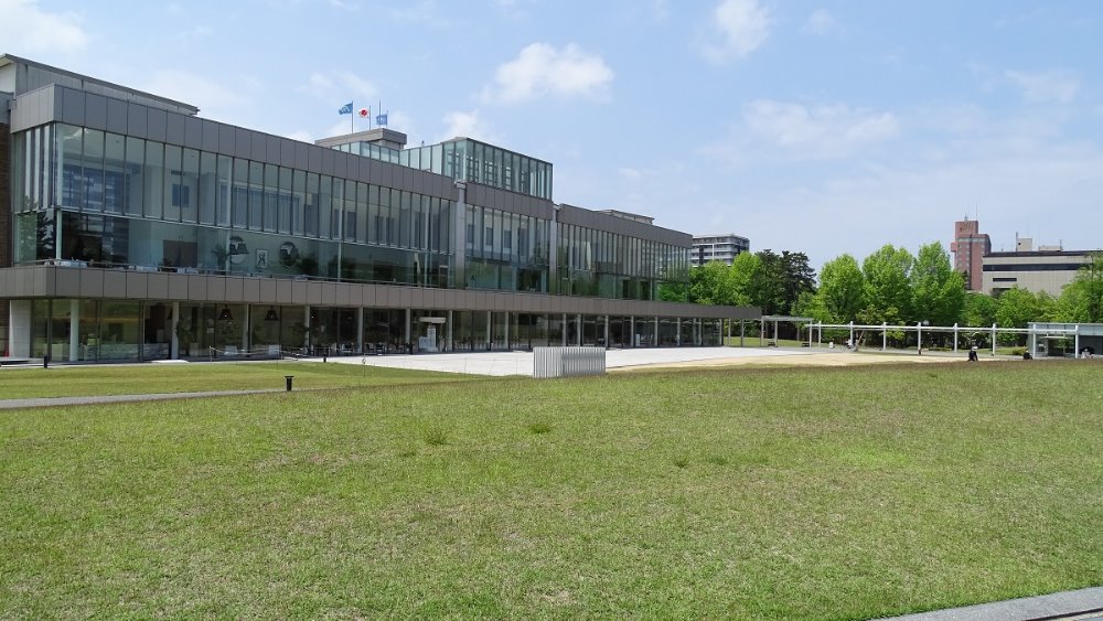 石川県政記念しいのき迎賓館・石の広場