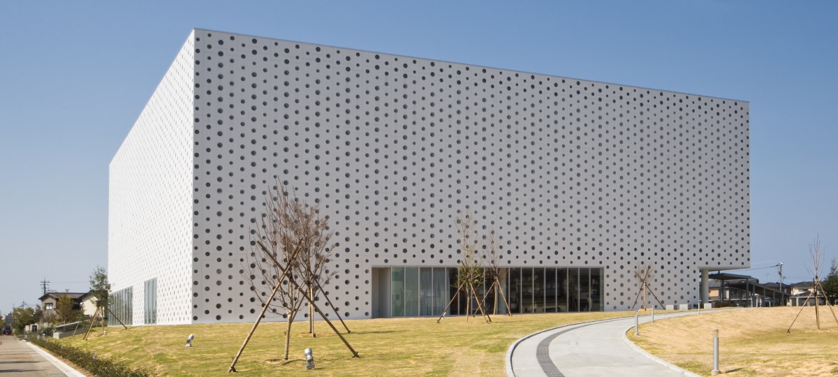 金沢市立金沢海みらい図書館