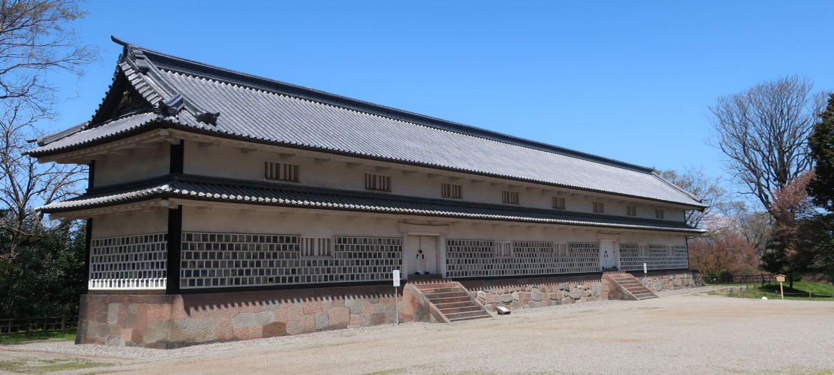 金沢城公園（三十間長屋）